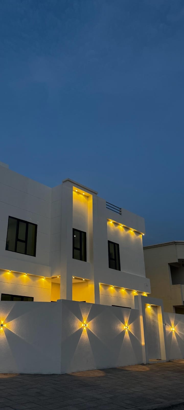 فيلا من أصل توين للبيع في العامرات الرابعة