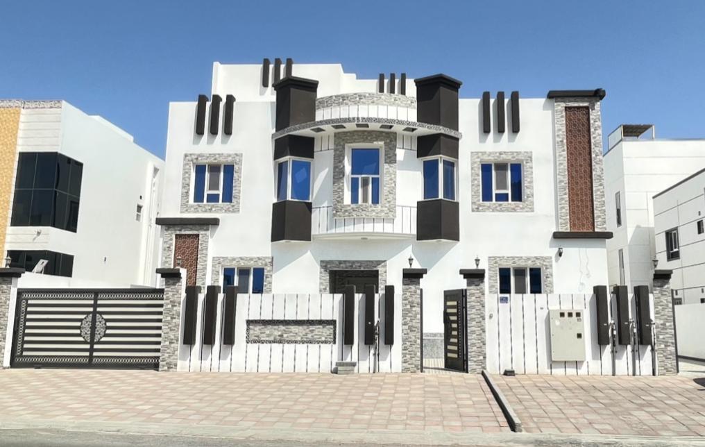 فيلا راقية للبيع  المعبيلة -الرابعة