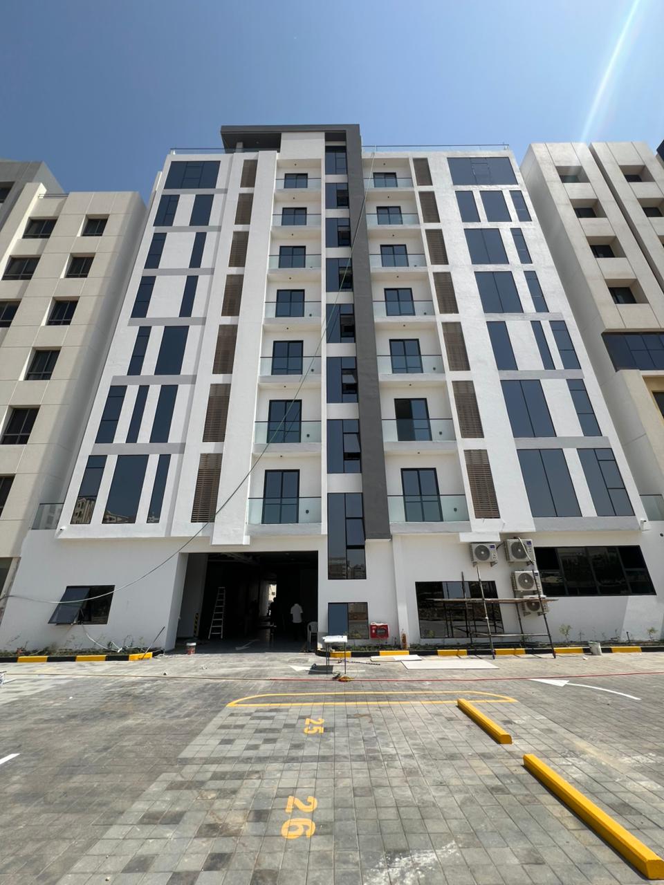 شقة راقيه جديدة  للبيع في بوشر